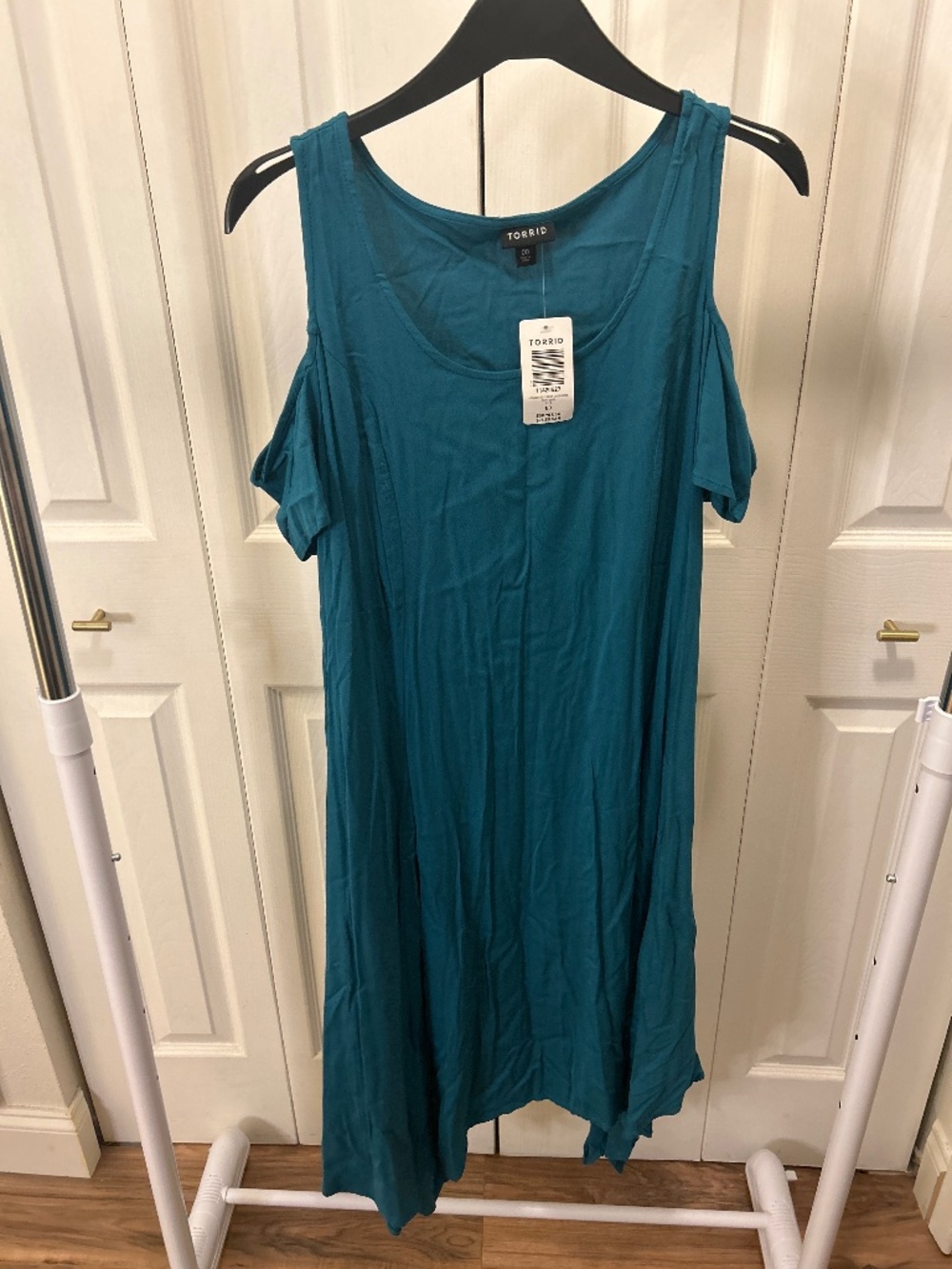 Torrid Aqua Short Sleeve Cold Shoulder Challis Handkerchief Dress Size 00